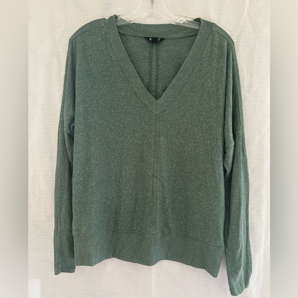 BUFFALO David Bitton Green V-Neck Women's Sweater, size M - Picture 1 of 5